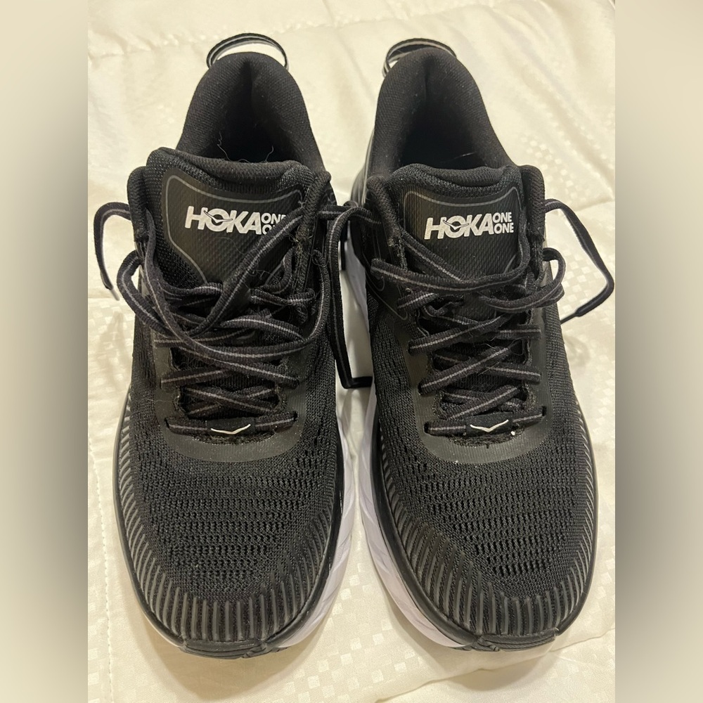 Hoka One One Bondi 7 Women’s Size 8. Black with White Sole. Good Condition.